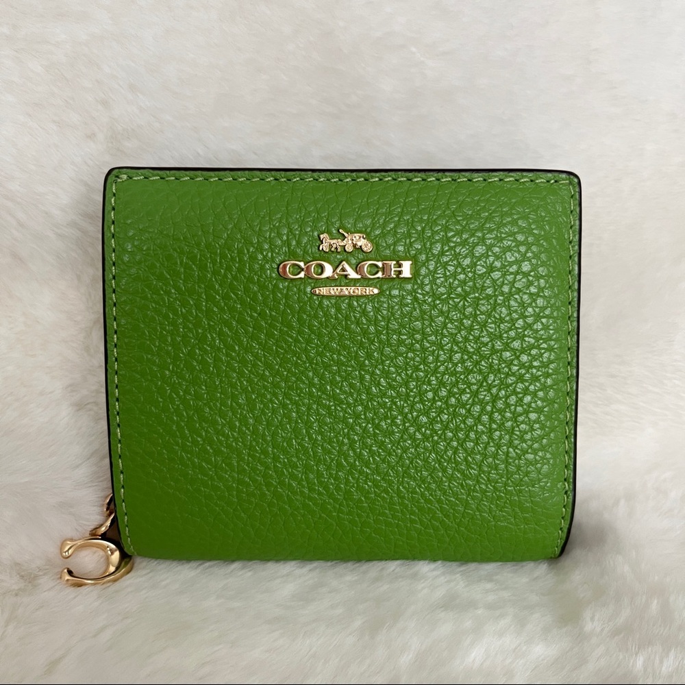 Coach Pebble Leather Snap Wallet Green in Women